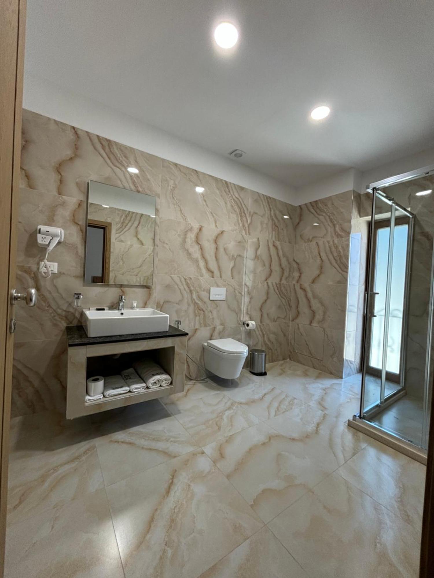 Gle-Alb Agrotourism Hotel Tepelene Buitenkant foto